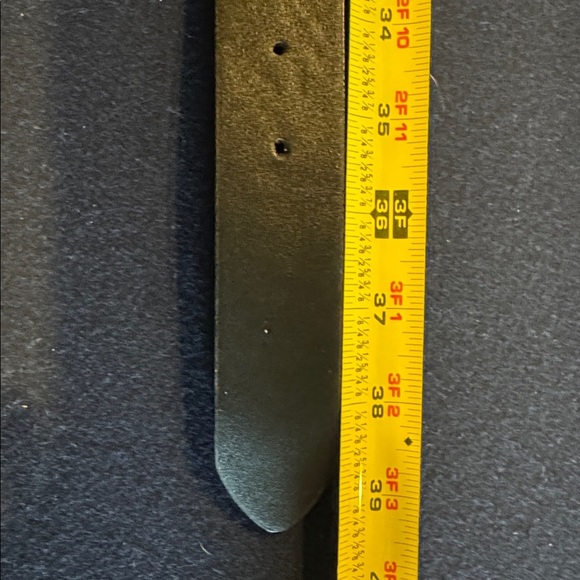 Elegant Black Faux-Leather Belt with Gold Buckle - Picture 4 of 4